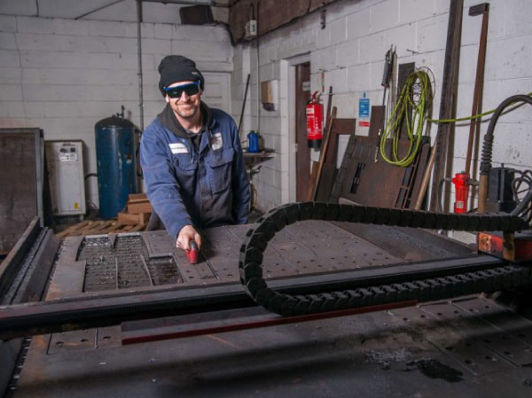 slide-foursquare Foursquare Swift-Cut Pro CNC plasma cutting table