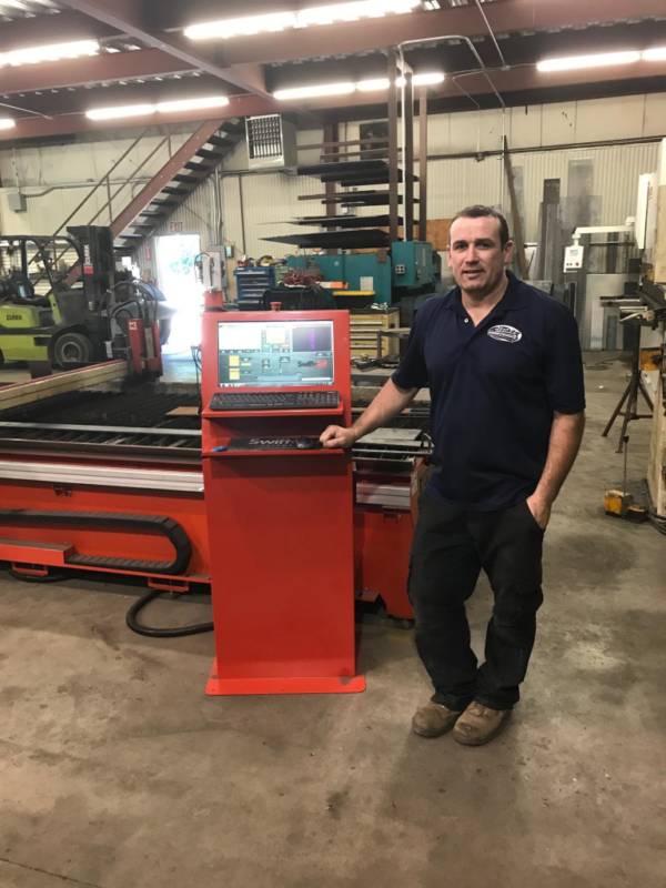 Eamon Clarke med sitt swift-cut CNC skärbord