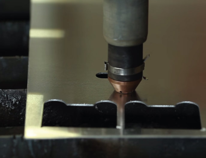 0,9 mm aluminium, 45 A, skuren på skärbord Swift-Cut CNC skärbord