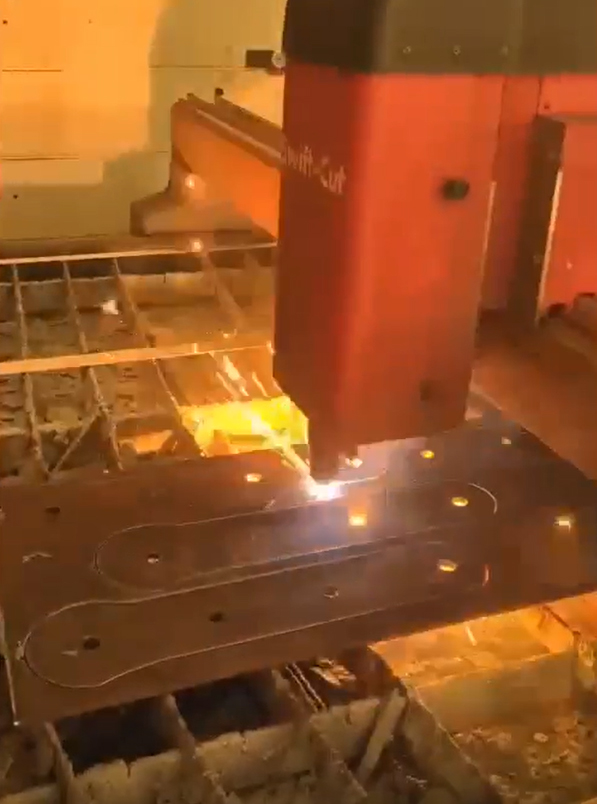 TOR Design and Fabrication förnyar sin verkstad med skärbord  Swift-Cut CNC skärbord  Närbild på skärbord drift