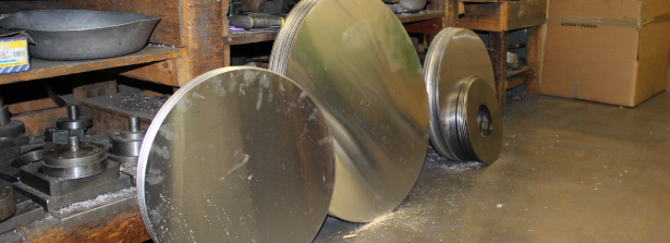 Glanville Metal Spinning - vari pezzi circolari in metallo ritagliati