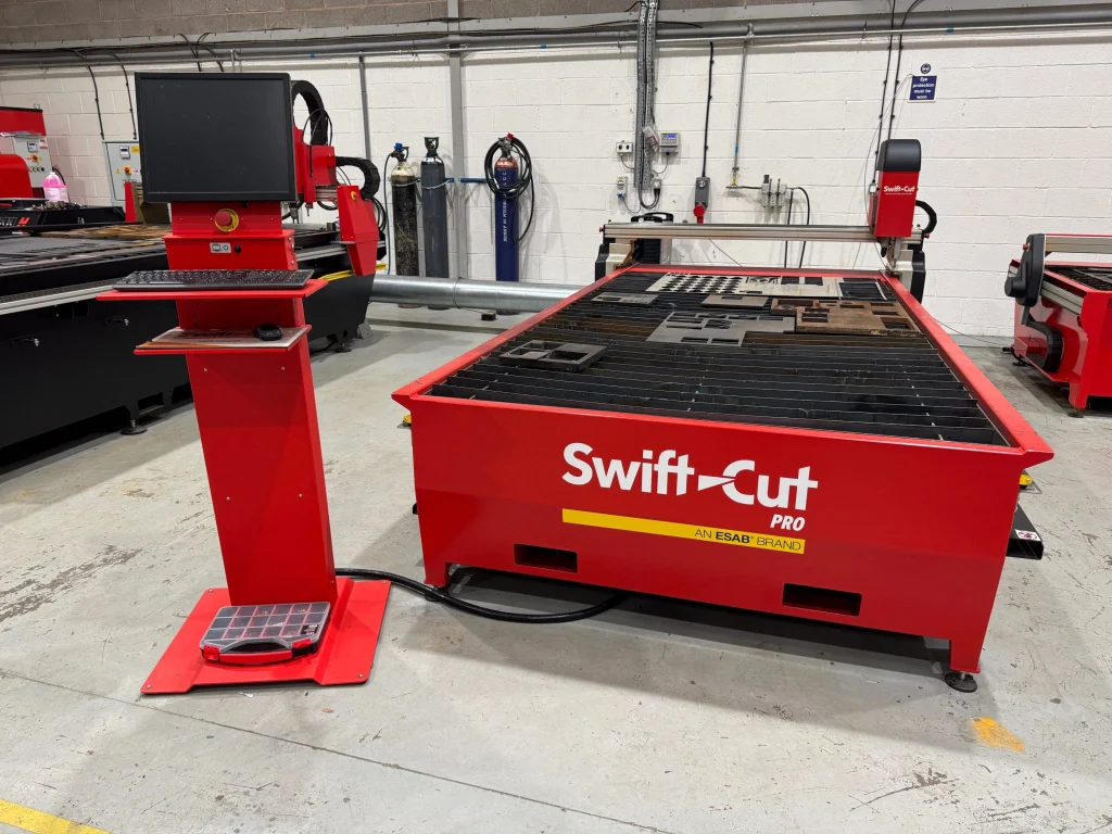 Begagnat Swift-Cut 3000 DD skärbord 3000 mm x 1500 mm) – komplett paket med Hypertherm Powermax 125 och avsugnings- och filtreringssystem