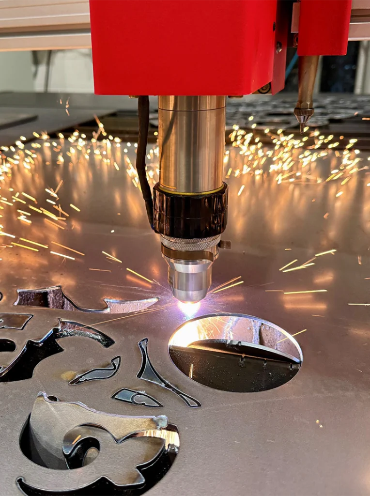 Swift-Cut XP riduce del 75% i tempi di produzione personalizzata di JC Madigan